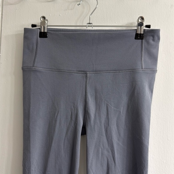 Lululemon Reveal Crop *Zen Expression~ Solar Grey ~ size 8 - Picture 9 of 16